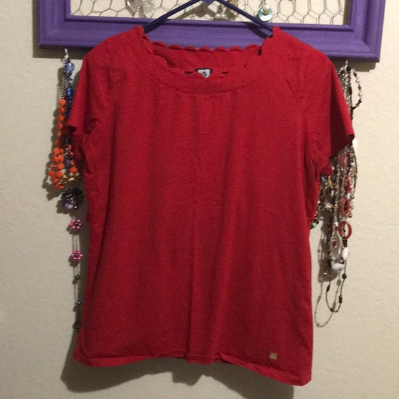 Red scalloped top - Picture 1 of 1